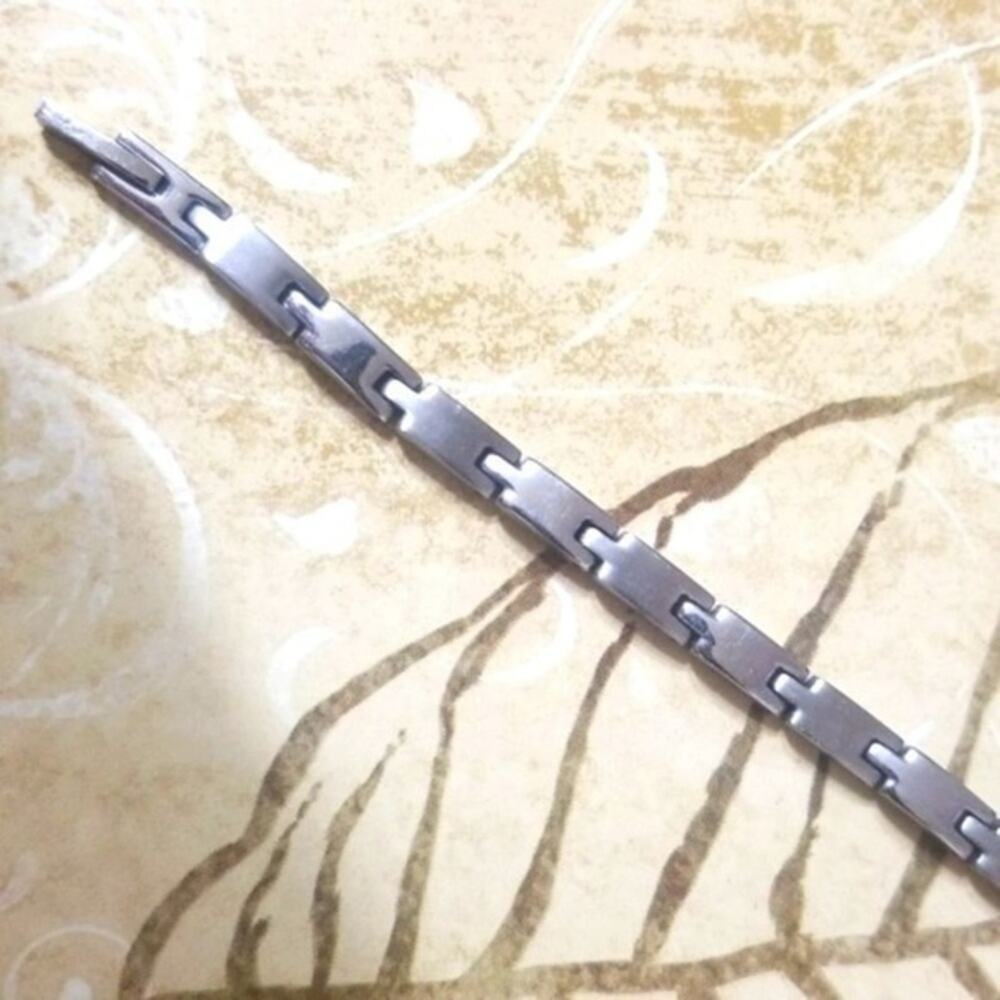 Stainless steel magnetic bracelet 7.5 long